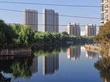 女生晒85年婆婆帮儿媳带孩子